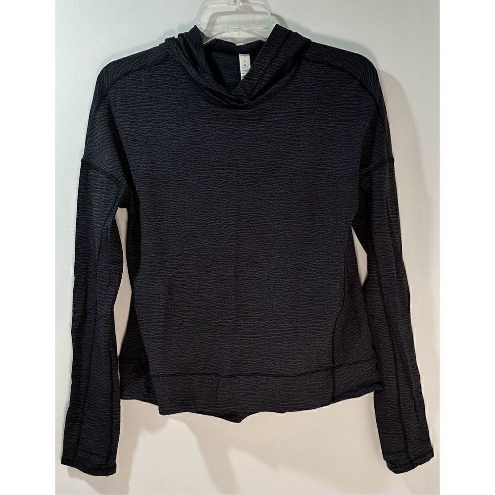 Lululemon women’s black lightweight athletic hoodie size 4.   #37-0937